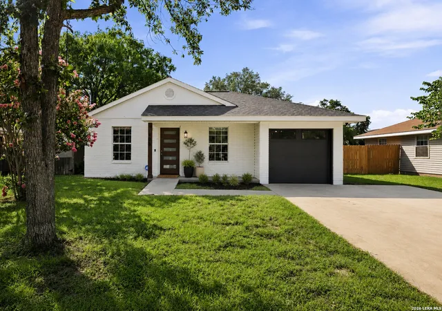 Photo 1 of Single family home for sale at 405 Goss St, Kerrville, TX 78028 | MLS# 2016851 | Listing updated on 2026-09-26