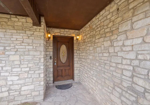 Photo 3 of Sale Pending at 1721 Continental Dr, Pleasanton, TX 78064 | MLS# 2016871 | Listing updated on 2026-09-25