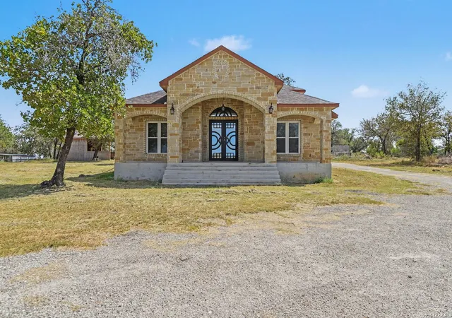Photo 1 of Single family home for sale at 420 Highlands Loop, Poteet, TX 78065 | MLS# 2016873 | Listing updated on 2026-09-29