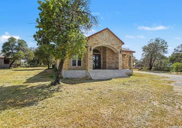 Photo 2 of Single family home for sale at 420 Highlands Loop, Poteet, TX 78065 | MLS# 2016873 | Listing updated on 2026-09-29
