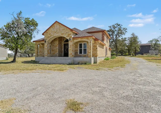 Photo 3 of Single family home for sale at 420 Highlands Loop, Poteet, TX 78065 | MLS# 2016873 | Listing updated on 2026-09-29