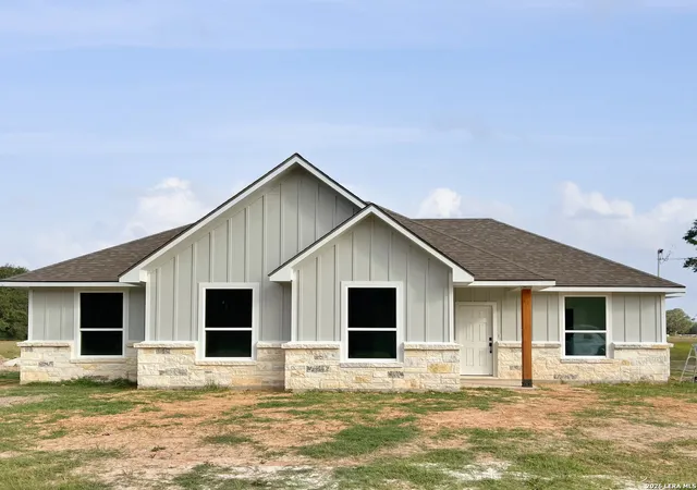 Photo 1 of Single family home for sale at 189 Campbell Dr, Canyon Lake, TX 78133 | MLS# 2016983 | Listing updated on 2026-10-03