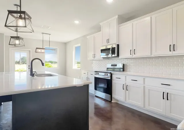 Photo 3 of Single family home for sale at 189 Campbell Dr, Canyon Lake, TX 78133 | MLS# 2016983 | Listing updated on 2026-10-03