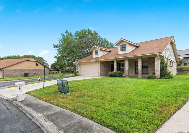 Photo 1 of Single family home for sale at 3801 Hunters Gln, Schertz, TX 78108 | MLS# 2017014 | Listing updated on 2026-09-27