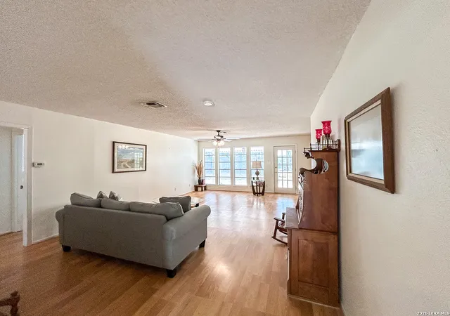 Photo 4 of Single family home for sale at 1406 Las Palmas, Beeville, TX 78102 | MLS# 2017074 | Listing updated on 2026-09-27