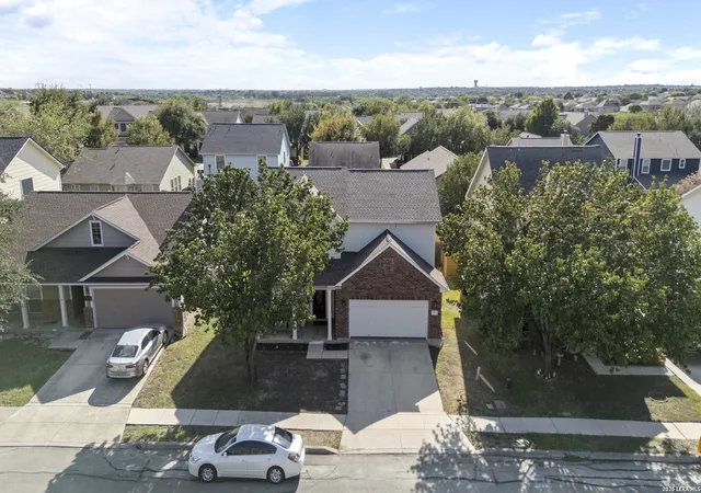 Photo 3 of Single family home for sale at 121 Happy Trl, Cibolo, TX 78108 | MLS# 2017076 | Listing updated on 2026-09-27