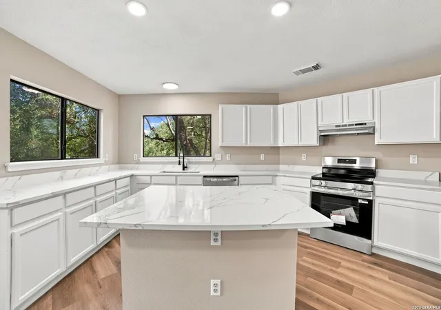 Photo 1 of Single family home for sale at 281 Samantha Dr, Schertz, TX 78154 | MLS# 2017086 | Listing updated on 2026-09-27