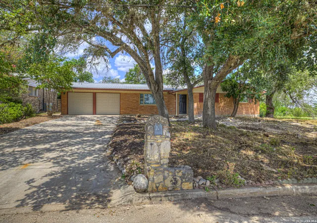 Photo 1 of Single family home for sale at 129 Young, Universal City, TX 78148 | MLS# 2017088 | Listing updated on 2026-09-27