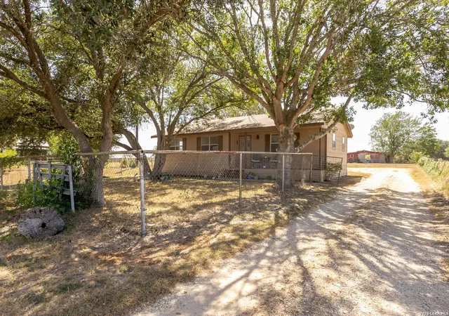 Photo 3 of Single family home for sale at 411 Willmann Rd, Seguin, TX 78155 | MLS# 2017169 | Listing updated on 2026-09-29
