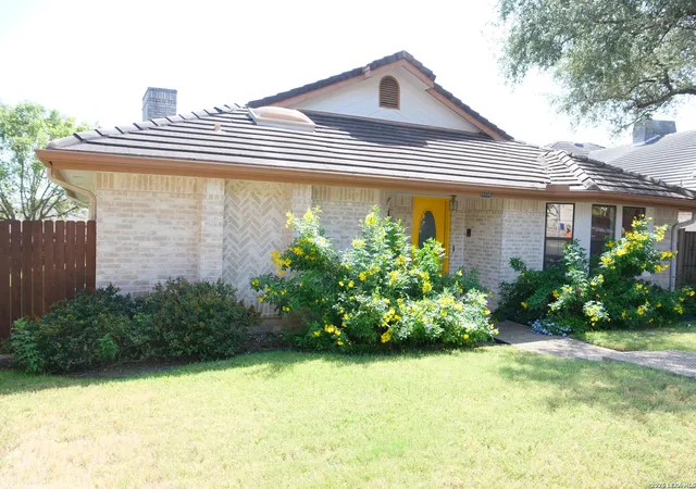 Photo 3 of Single family home for sale at 6006 Shady Crk, Windcrest, TX 78239 | MLS# 2017182 | Listing updated on 2026-09-27