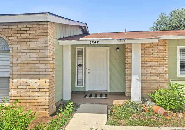 Photo 3 of Single family home for sale at 5847 Cliffmont Dr, San Antonio, TX 78250 | MLS# 2017189 | Listing updated on 2026-10-01