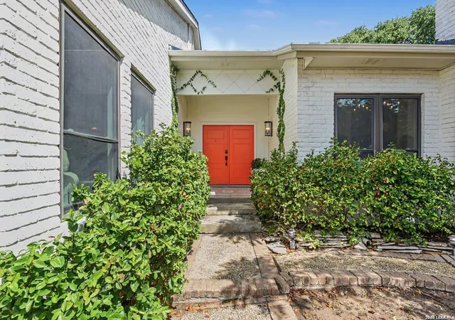 Photo 1 of Single family home for sale at 7062 Mccullough Ave, San Antonio, TX 78216 | MLS# 2017208 | Listing updated on 2026-09-28