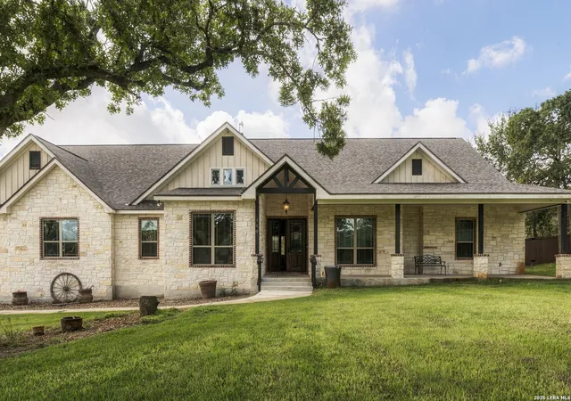 Photo 2 of Single family home for sale at 120 Hidden Forest Dr, La Vernia, TX 78121 | MLS# 2017211 | Listing updated on 2026-09-28