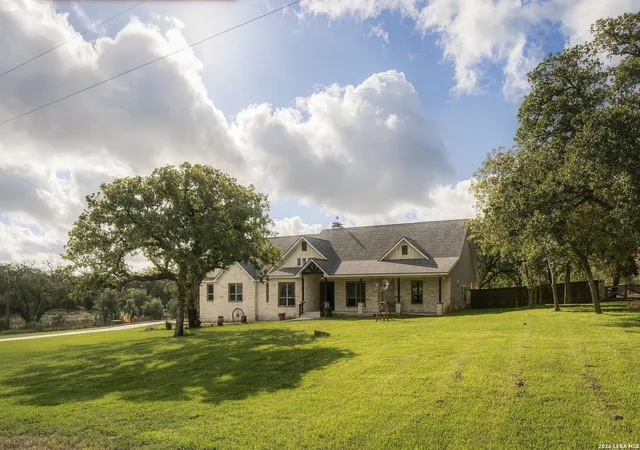 Photo 4 of Single family home for sale at 120 Hidden Forest Dr, La Vernia, TX 78121 | MLS# 2017211 | Listing updated on 2026-09-28