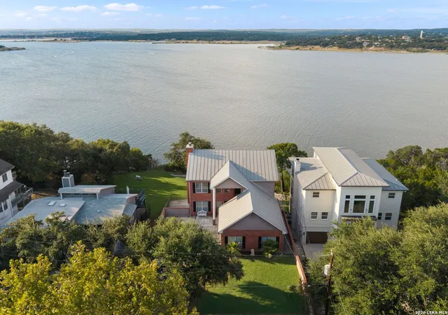 Photo 1 of Single family home for sale at 1870 Stagecoach Dr, Canyon Lake, TX 78133 | MLS# 2017215 | Listing updated on 2026-09-28