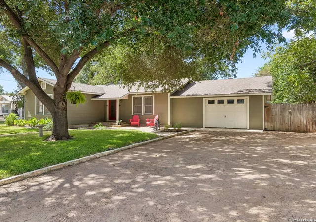 Photo 2 of Single family home for sale at 351 E North St, New Braunfels, TX 78130 | MLS# 2017227 | Listing updated on 2026-09-28