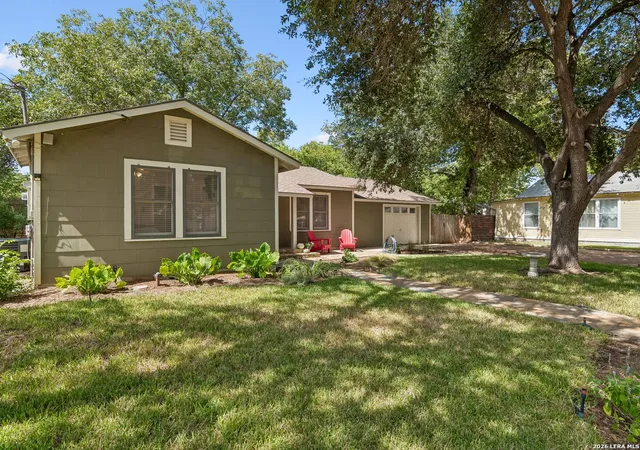 Photo 3 of Single family home for sale at 351 E North St, New Braunfels, TX 78130 | MLS# 2017227 | Listing updated on 2026-09-28