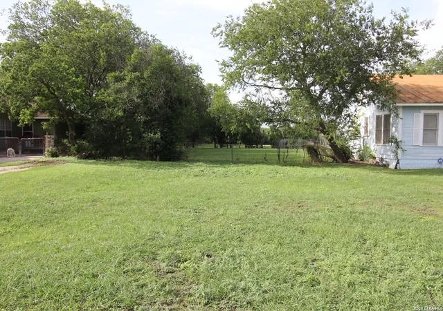 Photo 1 of Sale Pending at 555 Menefee Blvd, San Antonio, TX 78207 | MLS# 2017237 | Listing updated on 2026-09-28
