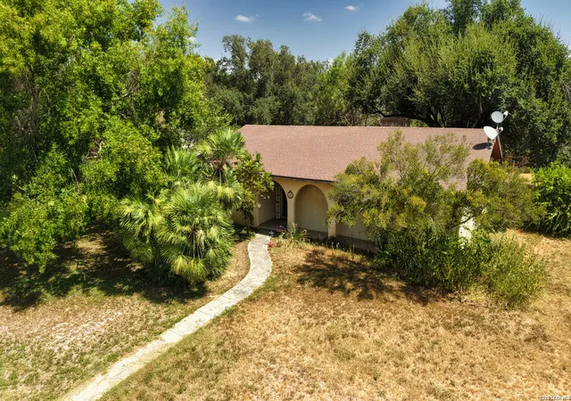Photo 1 of Single family home for sale at 116 E Bluebonnet Dr, Uvalde, TX 78801 | MLS# 2017269 | Listing updated on 2026-09-28