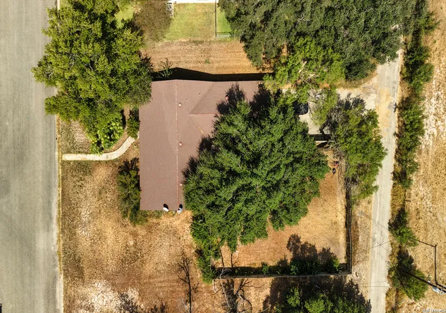 Photo 2 of Single family home for sale at 116 E Bluebonnet Dr, Uvalde, TX 78801 | MLS# 2017269 | Listing updated on 2026-09-28