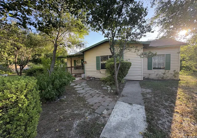 Photo 1 of Single family home for sale at 517 Margarita St, Uvalde, TX 78801 | MLS# 2017284 | Listing updated on 2026-09-28