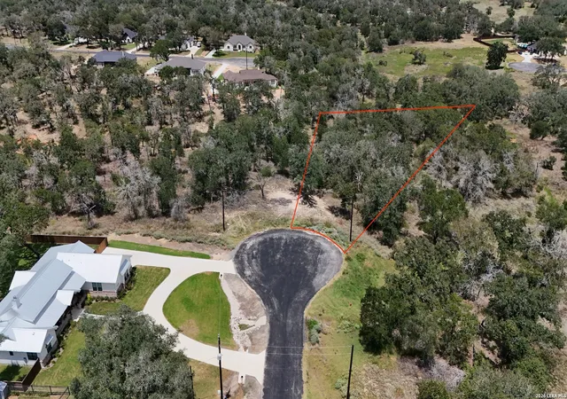 Photo 2 of Single family home for sale at 112 Timber Cyn, La Vernia, TX 78121 | MLS# 2017339 | Listing updated on 2026-09-28