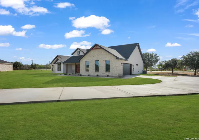 Photo 3 of Single family home for sale at 101 W Medium Meadow Dr, Lytle, TX 78052 | MLS# 2017376 | Listing updated on 2026-09-28