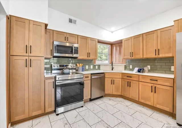 Photo 3 of Single family home for sale at 8304 Laurelhurst Dr, San Antonio, TX 78209 | MLS# 2017381 | Listing updated on 2026-09-28