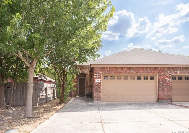Multi family home for sale at 949 Brown Rock Dr, New Braunfels, TX 78130 | MLS# 2017422