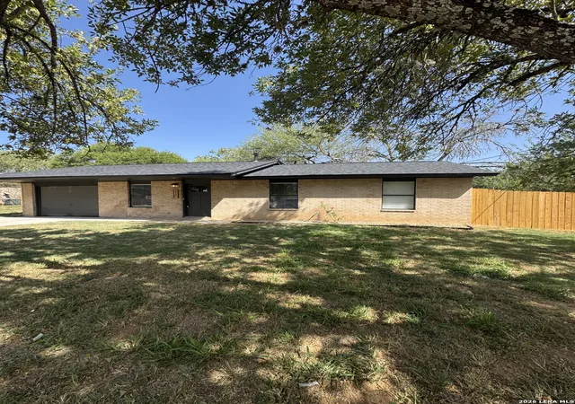 Photo 1 of Single family home for sale at 610 Franklin Blvd, Pleasanton, TX 78064 | MLS# 2017445 | Listing updated on 2026-09-28