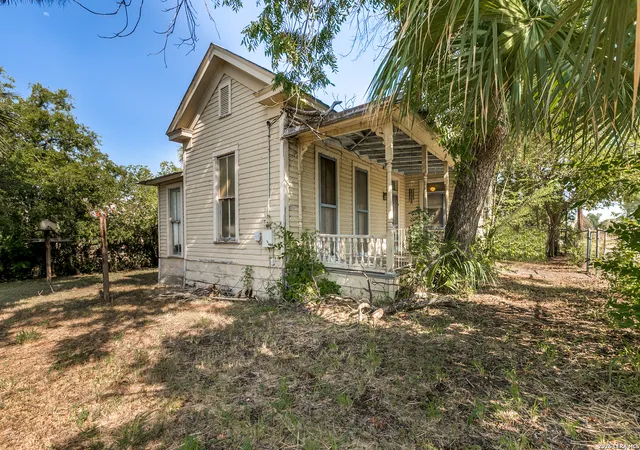Photo 3 of Single family home for sale at 1825 N Palmetto, San Antonio, TX 78208 | MLS# 2017458 | Listing updated on 2026-09-28