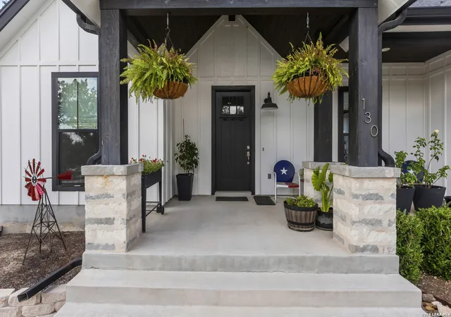 Photo 2 of Single family home for sale at 130 Mountain View Trl, Boerne, TX 78006 | MLS# 2017482 | Listing updated on 2026-09-21