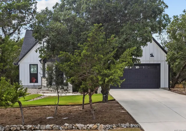 Photo 3 of Single family home for sale at 130 Mountain View Trl, Boerne, TX 78006 | MLS# 2017482 | Listing updated on 2026-09-21