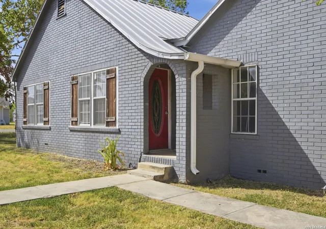 Single family home for sale at 1208 10th Street, Hondo, TX 78861 | MLS# 2017501
