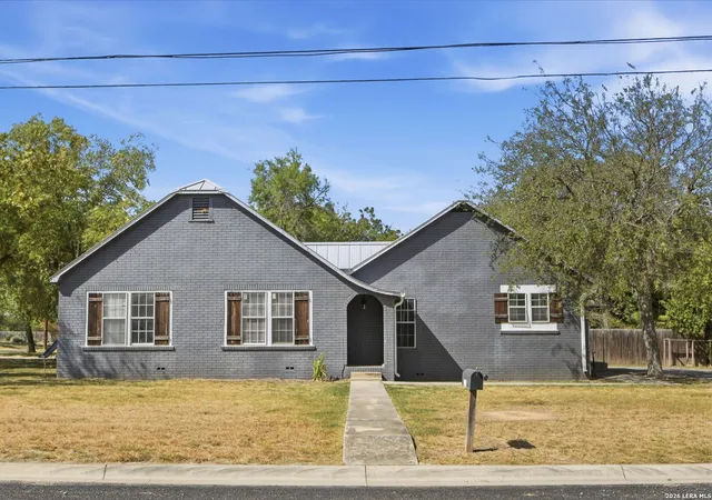Photo 2 of Single family home for sale at 1208 10th Street, Hondo, TX 78861 | MLS# 2017501 | Listing updated on 2026-09-28