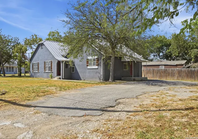 Photo 23 of Single family home for sale at 1208 10th Street, Hondo, TX 78861 | MLS# 2017501 | Listing updated on 2026-09-28