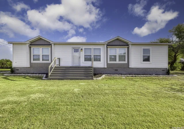 Photo 3 of Single family home for sale at 680 Se Front Ave E, Sabinal, TX 78881 | MLS# 2017513 | Listing updated on 2026-09-28