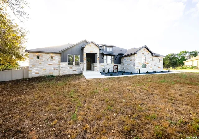 Photo 4 of Single family home for sale at 109 Owen Ridge Dr, La Vernia, TX 78121 | MLS# 2017540 | Listing updated on 2026-09-29