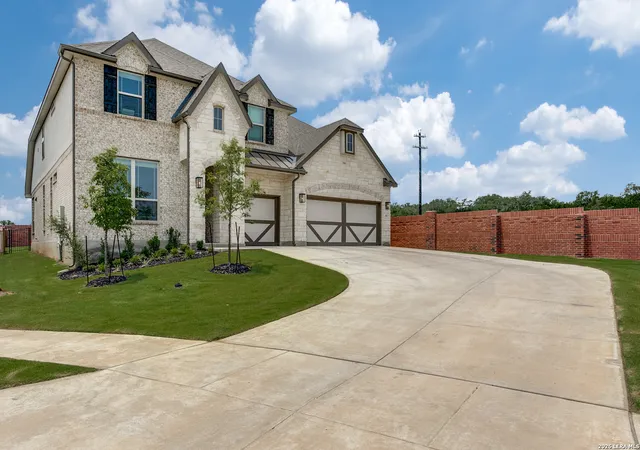 Photo 3 of Single family home for sale at 102 Huntwick Dr, Boerne, TX 78006 | MLS# 2017562 | Listing updated on 2026-10-07