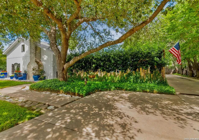 Photo 1 of Single family home for sale at 904 N Lincoln St, Fredericksburg, TX 78624 | MLS# 2017563 | Listing updated on 2026-09-29