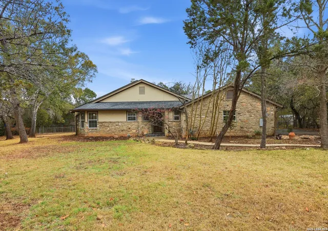 Photo 3 of Single family home for sale at 25518 Hazy Holw, San Antonio, TX 78255 | MLS# 2017566 | Listing updated on 2026-09-18