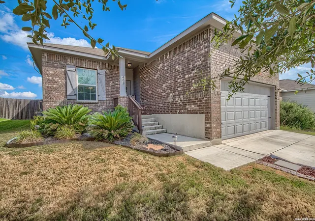 Photo 1 of Single family home for sale at 405 Hunters Ranch E, San Antonio, TX 78253 | MLS# 2017578 | Listing updated on 2026-09-29