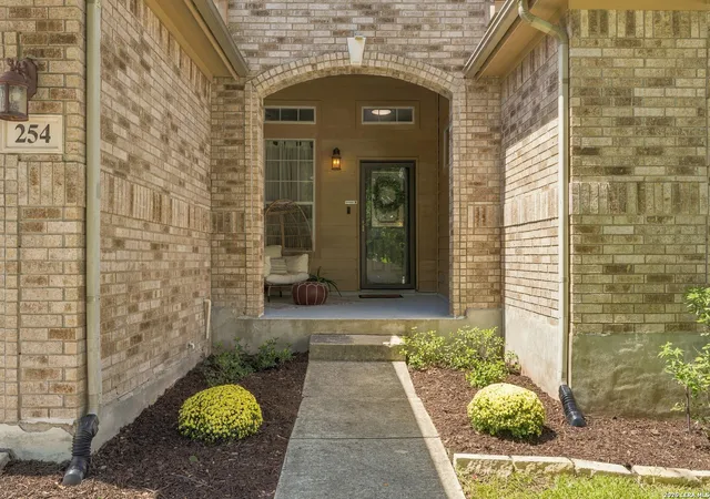 Photo 3 of Single family home for sale at 254 Maidstone Cv, Cibolo, TX 78108 | MLS# 2017636 | Listing updated on 2026-09-29