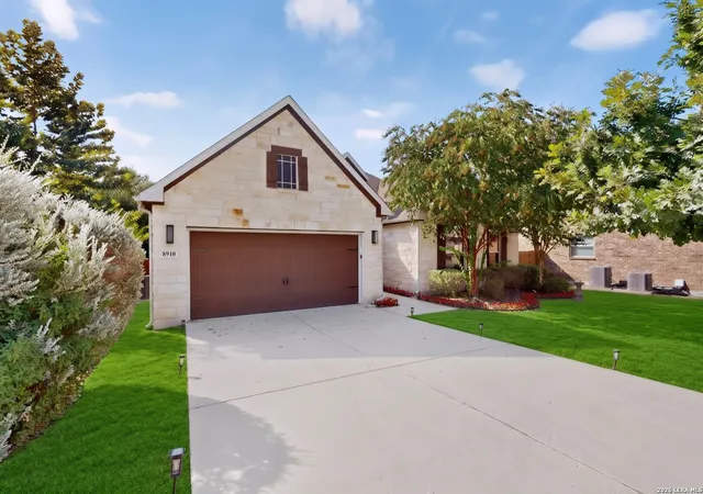 Photo 3 of Single family home for sale at 8910 Fowler Hl, Boerne, TX 78015 | MLS# 2017641 | Listing updated on 2026-09-30
