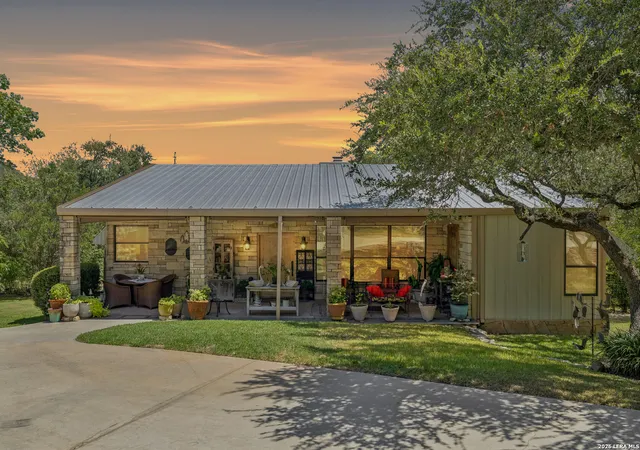 Photo 1 of Single family home for sale at 504 Buck Trl, Canyon Lake, TX 78133 | MLS# 2017719 | Listing updated on 2026-09-29