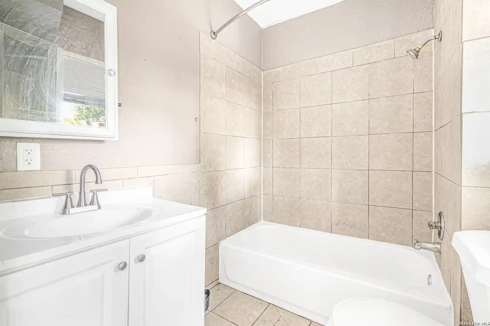 Listing Photo 40 - Condo for sale in 127 Dimmit St located at 127 Dimmit St, San Antonio, TX 78223 - Unit 127 Dimmit St