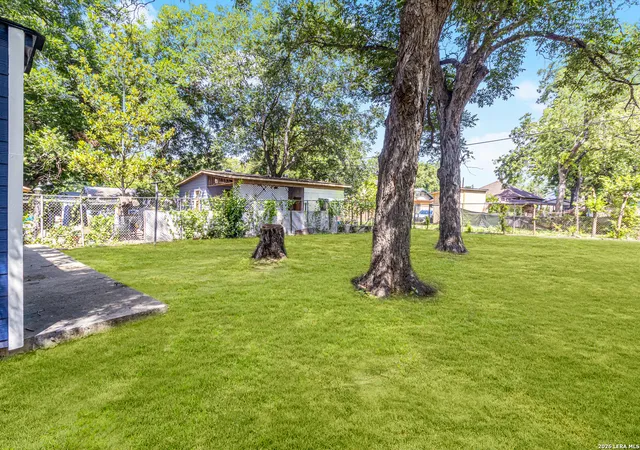 Listing Photo 4 - Condo for sale in building located at 127 Dimmit St, San Antonio, TX 78223