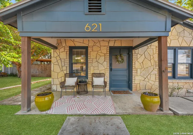 Photo 1 of Single family home for sale at 621 S Washington St, Fredericksburg, TX 78624 | MLS# 2017868 | Listing updated on 2026-09-30