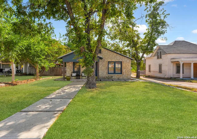 Photo 3 of Single family home for sale at 621 S Washington St, Fredericksburg, TX 78624 | MLS# 2017868 | Listing updated on 2026-09-30