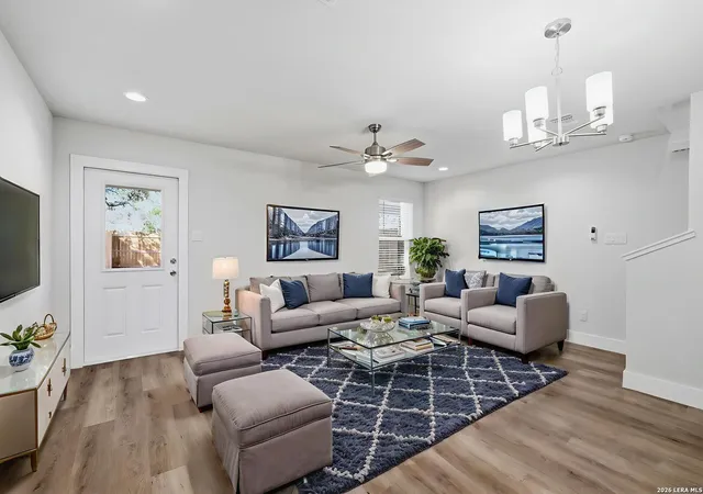 Listing Photo 4 - Condo for sale in building located at 728 Abigail Aly, San Antonio, TX 78253